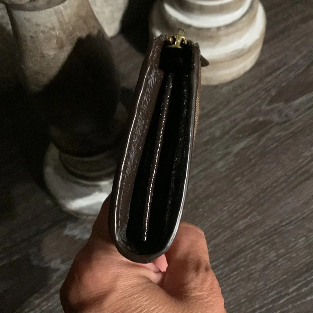 Authentic  Signature Coach Wallet NWOT - Picture 10 of 10